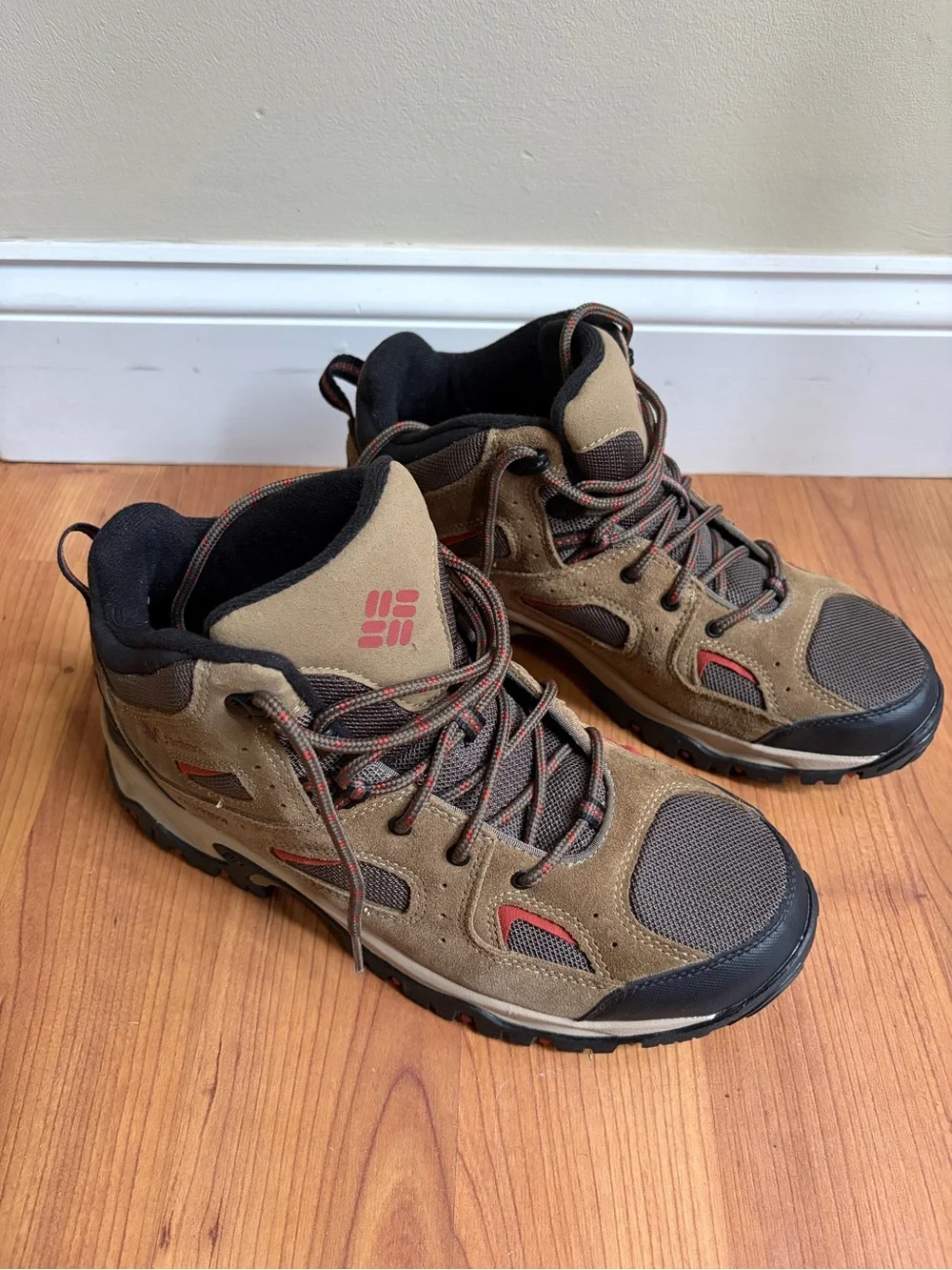 Columbia Men's Brown and Red Outdoor Hiking Boots NWOT